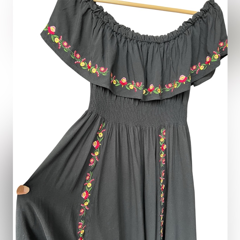 Lulus Floral Embroidered Off-Shoulder Black midi dress